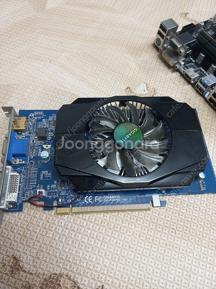 1. Gigabyte ga-b85m-d3h 2.Gigabyte gv-r6570c-1gi--1